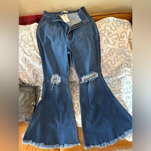 BNWT - Boutique Find - Ladies Plus Size 1x Med Wash Denim Flare Leg Jeans